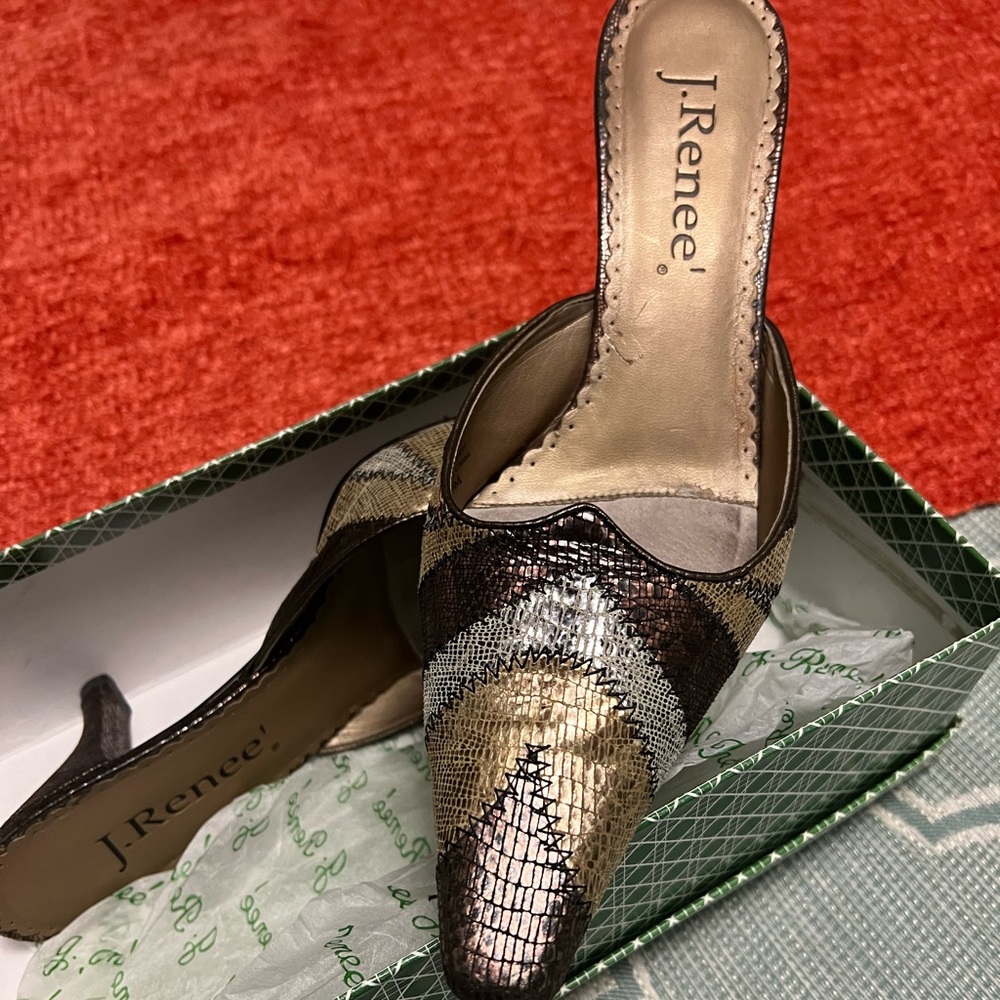 J Renee 2 1/2” Heel Slide.